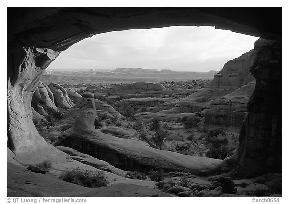 Tower Arch, late afternoon. Arches National Park, Utah, USA.