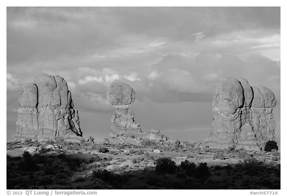 Balanced rock and fins. Arches National Park, Utah, USA.