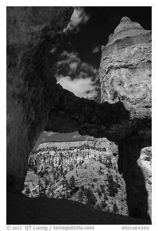 Tower Bridge framing mesa with hoodoos. Bryce Canyon National Park (black and white)