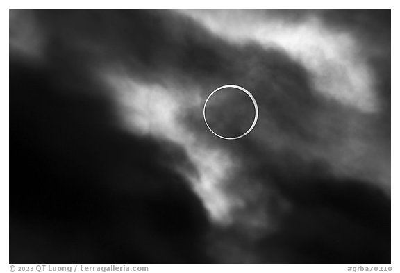 Sun and clouds, end of annularity, eclipse of Oct 14, 2023. Great Basin National Park (black and white)