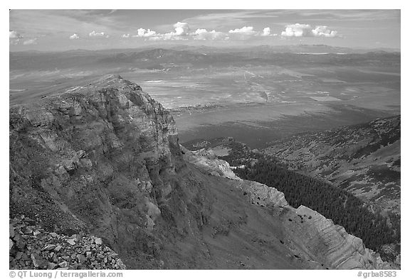 Cliffs below Mt Washington overlooking Spring Valley, morning. Great Basin National Park (black and white)