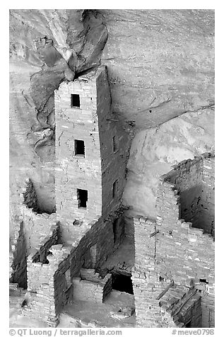 Square Tower house,  park tallest ruin, afternoon. Mesa Verde National Park, Colorado, USA.
