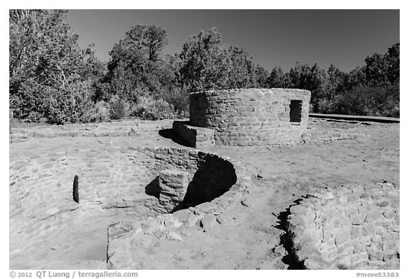 Far View Tower. Mesa Verde National Park (black and white)