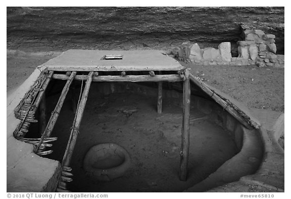 Reconstructed Basketmaker pithouse in Step House. Mesa Verde National Park (black and white)