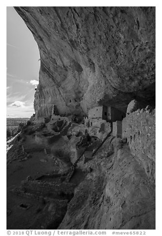 Long House, second largest Anasazi ruin. Mesa Verde National Park (black and white)