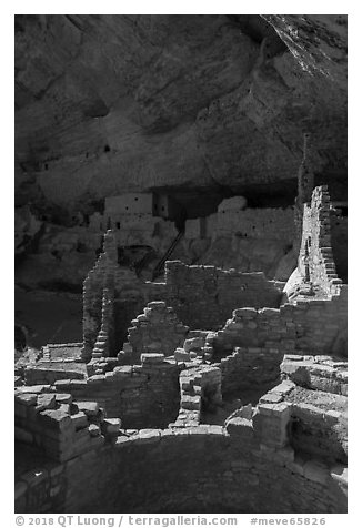 Ruined Ancestral Puebloan walls, Long House. Mesa Verde National Park (black and white)