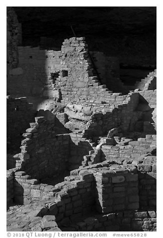 Original walls from Ancestral Puebloan cliff dwelling. Mesa Verde National Park (black and white)
