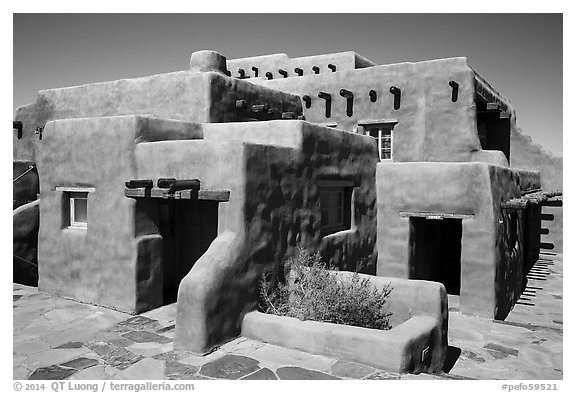 Painted Desert Inn in Adobe revival style. Petrified Forest National Park (black and white)