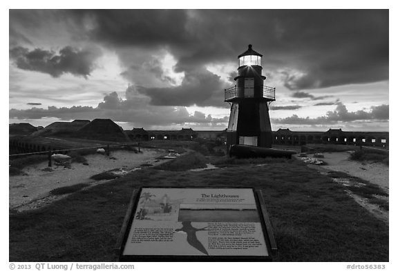 Interpretive sign, Harbor Light, and fort Jefferson. Dry Tortugas National Park (black and white)