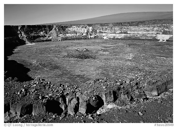 Crack, Halemaumau crater overlook,  Mauna Loa, early morning. Hawaii Volcanoes National Park (black and white)