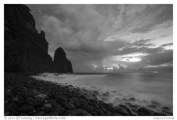 Pola Island at dawn, long exposure. National Park of American Samoa (black and white)