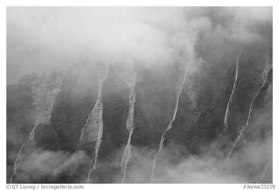 Fluted ridges seen through mist, Kalalau lookout, late afternoon. Kauai island, Hawaii, USA (black and white)