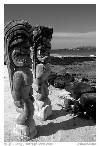 Statues of polynesian idols, Puuhonua o Honauau National Historical Park. Big Island, Hawaii, USA (black and white)