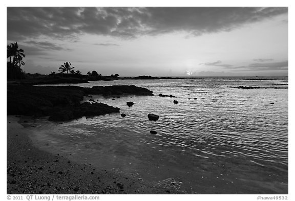 Sunset, Honokohau Beach, Kaloko-Honokohau National Historical Park. Hawaii, USA (black and white)