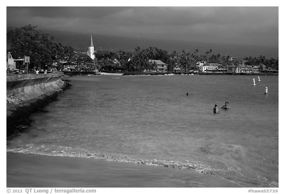 Beach, seawall and town, Kailua-Kona. Hawaii, USA (black and white)