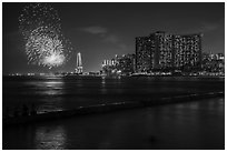 Fireworks from Kihio Beach, Waikiki. Waikiki, Honolulu, Oahu island, Hawaii, USA ( black and white)