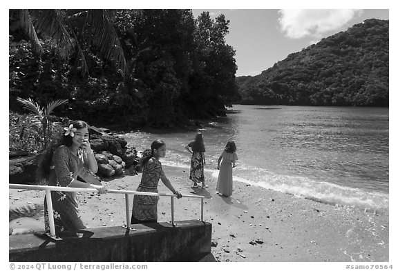 Young samoan women walking down to beach in Fagasa Bay. Tutuila, American Samoa (black and white)