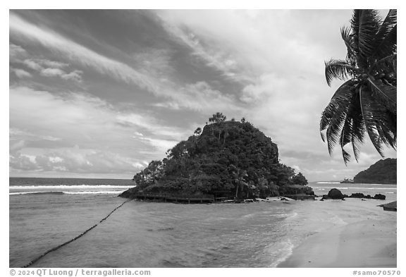 Two Dollar Beach. Tutuila, American Samoa (black and white)