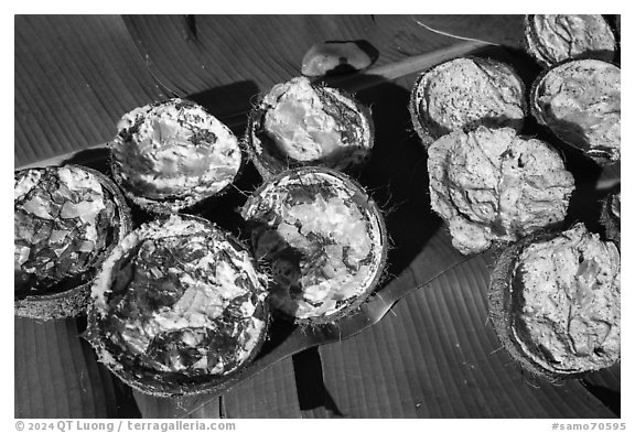 Traditional Samoan food, Tisa Barefoot Bar. Tutuila, American Samoa (black and white)