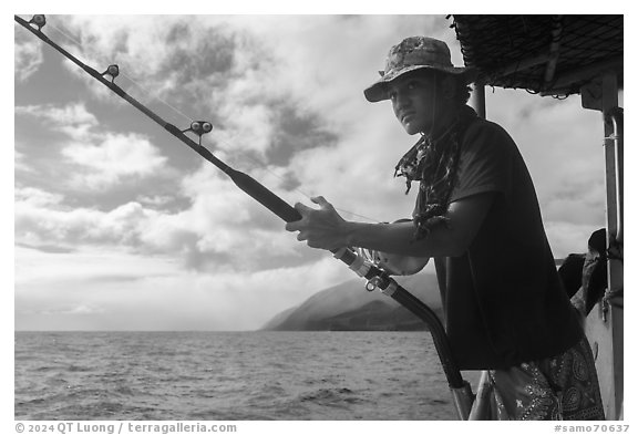 Alia boat fisherman. American Samoa (black and white)