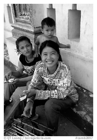 Children at Wat Phnom. Phnom Penh, Cambodia (black and white)