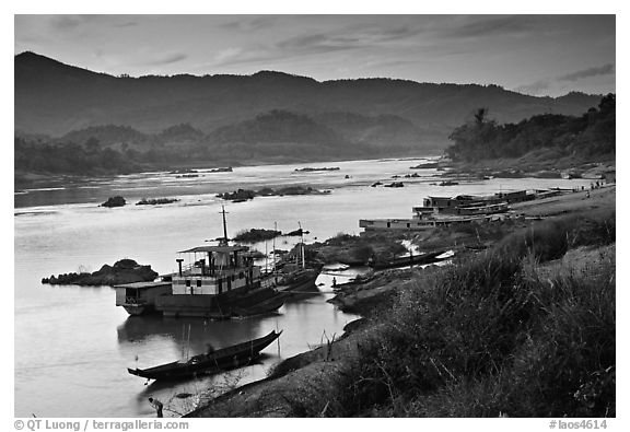 Sunset in Huay Xai. Laos (black and white)
