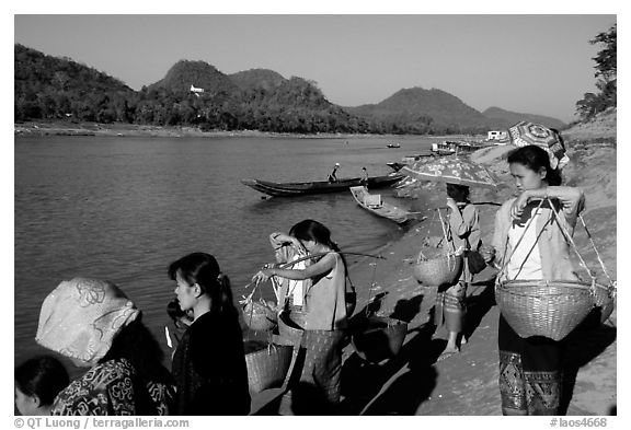 Women on the banks of the Mekong river. Luang Prabang, Laos (black and white)