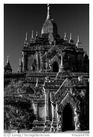 Htilominlo Pahto. Bagan, Myanmar (black and white)