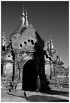 Dhammayazika Paya. Bagan, Myanmar ( black and white)