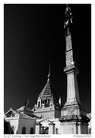 Stupas, Yadana Man Aung Paya, Nyaungshwe. Inle Lake, Myanmar