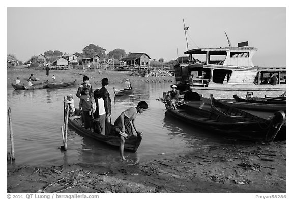 Passengers disembark from boat after short crossing. Mandalay, Myanmar (black and white)