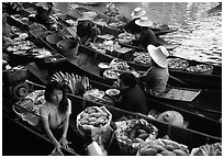 Fruit sellers, floating market. Damonoen Saduak, Thailand (black and white)