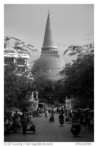 Phra Pathom Chedi  dominating the town skyline. Nakkhon Pathom, Thailand