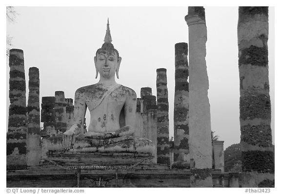 Wat Mahathat, the most important complex of Sukhothai, dusk. Sukothai, Thailand