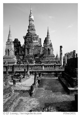 Central portion of Wat Mahathat complex. Sukothai, Thailand (black and white)