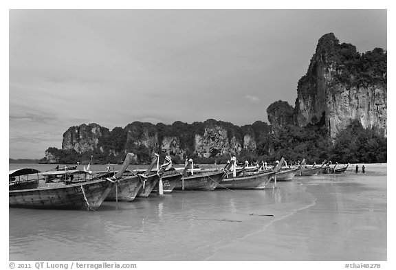Boats and cliffs,  Hat Rai Leh West. Krabi Province, Thailand (black and white)