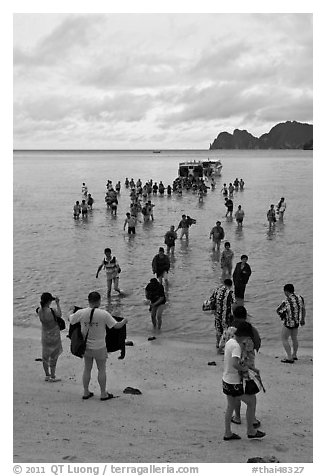 Large group of tourists disembarking from boats, Ko Phi-Phi Don. Krabi Province, Thailand (black and white)