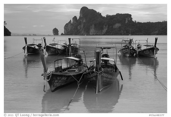 Tranquil waters of Ao Lo Dalam bay with longtail boats, Phi-Phi island. Krabi Province, Thailand