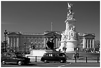 Victoria memorial and Buckingham Palace, mid-morning. London, England, United Kingdom (black and white)