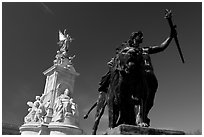 Statues in front of Buckingham Palace. London, England, United Kingdom (black and white)