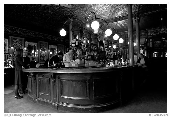 Central horseshoe bar in the 19th century victorian  pub Princess Louise. London, England, United Kingdom