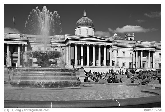 Fountain ( designed by Lutyens in 1939) and National Gallery, Trafalgar Square. London, England, United Kingdom
