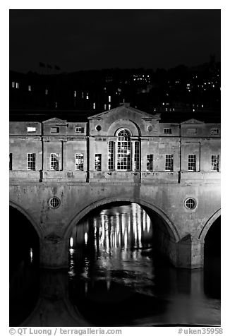 Central section of Pulteney Bridge, covered by shops,  at night. Bath, Somerset, England, United Kingdom