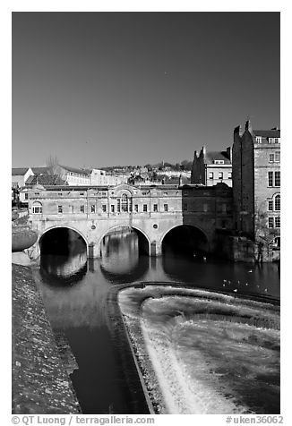 Pulteney Bridge and weir, morning. Bath, Somerset, England, United Kingdom (black and white)