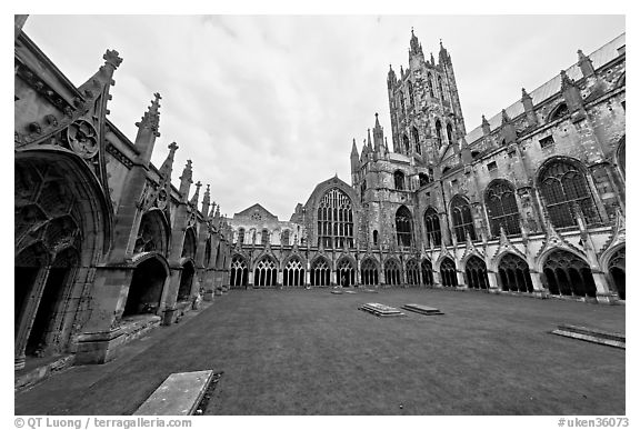 Great Cloister and Canterbury Cathedral nave and crossing spire. Canterbury,  Kent, England, United Kingdom (black and white)