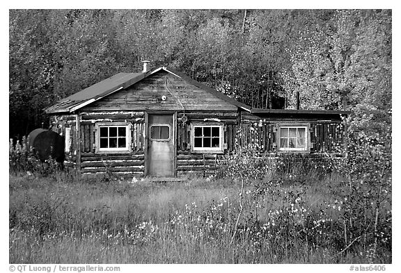Wooden cabin. Alaska, USA (black and white)