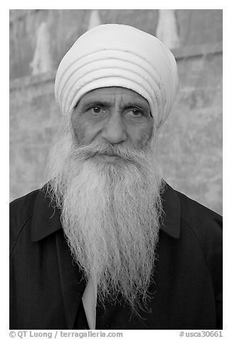 Sikh priest, Sikh Gurdwara Temple. San Jose, California, USA (black and white)