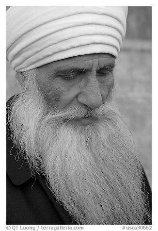 Sikh priest, Sikh Gurdwara Temple. San Jose, California, USA