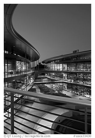 James Clark Center, home to multidisciplinary  program in biology, dusk. Stanford University, California, USA (black and white)