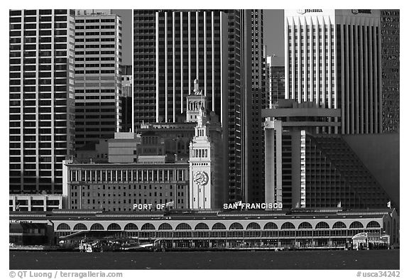 Embarcadero and port of San Francisco building seen from Treasure Island, early morning. San Francisco, California, USA